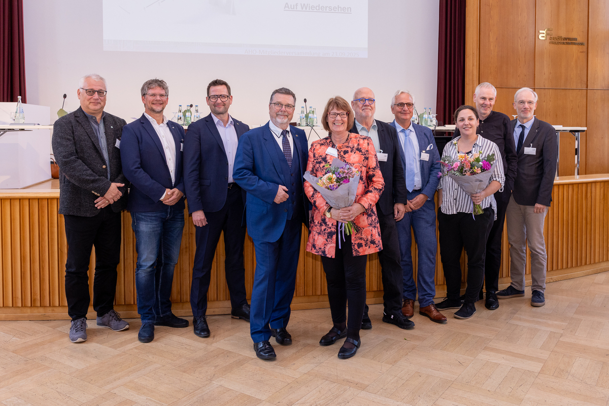 Th. Vetter, M. Mey, O.E. Marek, Klaus-D. Abraham, S. Reyer-Rohde, G. Brechensbauer, M. Ilgeroth, S. Kosmann, G. Greiner, U. Raabe. Bild: Andrew Graumann, AHO
