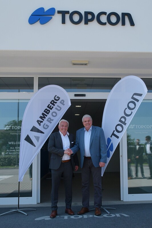Luc Le Maire, Senior Vice President, Topcon (links) und Johannes Mueller, CEO, Amberg Technologies AG (rechts).