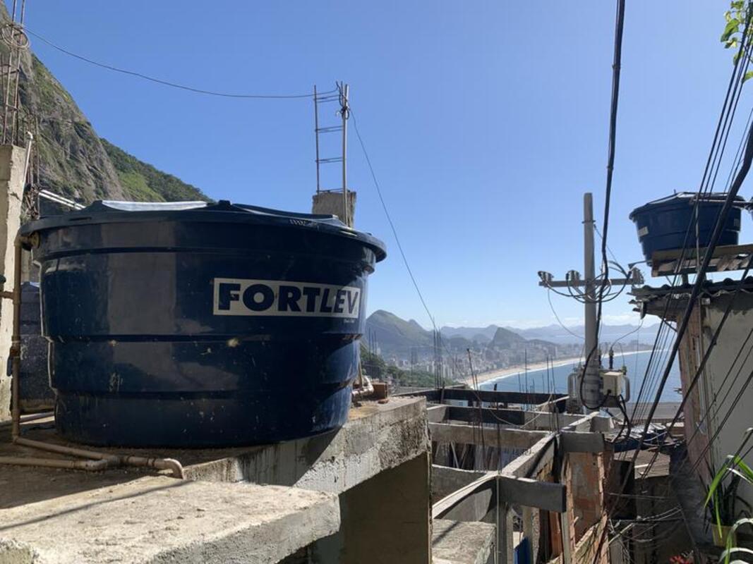 Wassertanks: häufige Brutstätte der Stechmücke Aedes aegypti in Rio de Janeiro (Brasilien). | Copyright: © Steffen Knoblauch